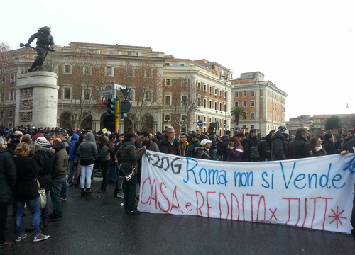 Il giorno della rabbia metropolitana. Centinaia in piazza: blocchi ovunque Il giorno della rabbia metropolitana. Centinaia in piazza: blocchi ovunque