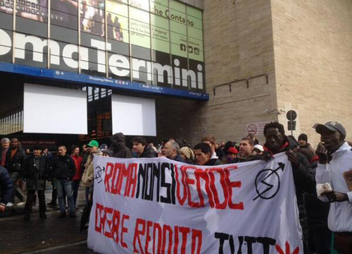 Il giorno della rabbia metropolitana. Centinaia in piazza: blocchi ovunque Il giorno della rabbia metropolitana. Centinaia in piazza: blocchi ovunque