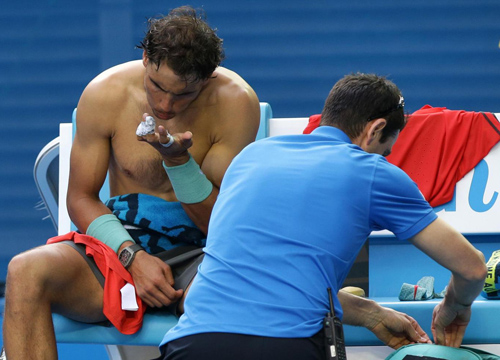 Nadal, terrore per la sua mano. In pericolo l’Australian Open di Rafa Nadal, terrore per la sua mano. In pericolo l’Australian Open di Rafa