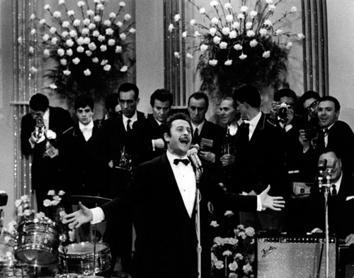 L’attore Fabio Camilli: “Sono il figlio segreto di domenico modugno” L’attore Fabio Camilli: “Sono il figlio segreto di domenico modugno”