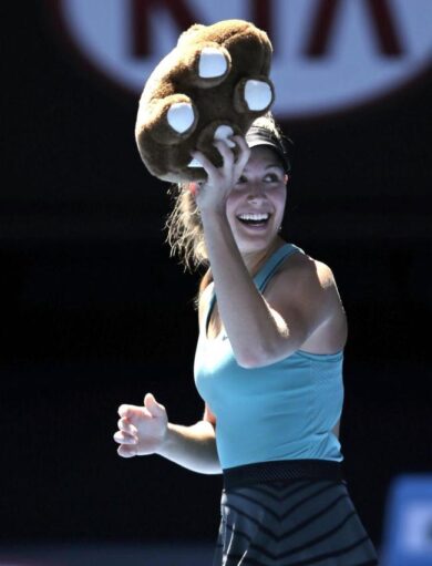 Australia Open, la bellissima Bouchard incanta tutti. Pennetta out (“Mi rode”)