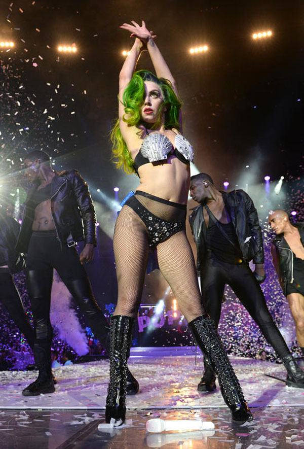 Operai malpagati o in nero. Da Madonna a Lady Gaga… Operai malpagati o in nero. Da Madonna a Lady Gaga…