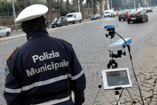 Grande Fratello sulle autostrade. Stop alle auto senza assicurazione Grande Fratello sulle autostrade. Stop alle auto senza assicurazione