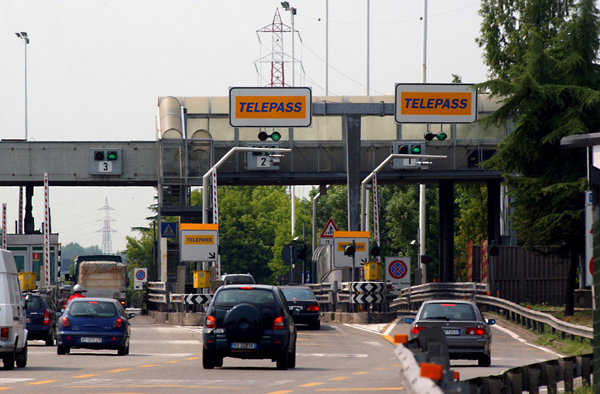 Grande Fratello sulle autostrade. Stop alle auto senza assicurazione Grande Fratello sulle autostrade. Stop alle auto senza assicurazione