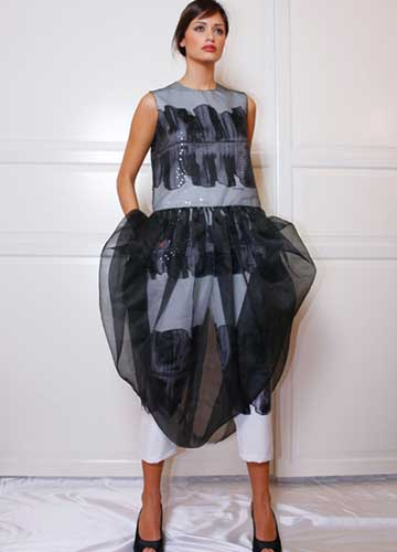 Lettieri alla sfida delle millepieghe. Shantung, taffettà e l’organza… plissé