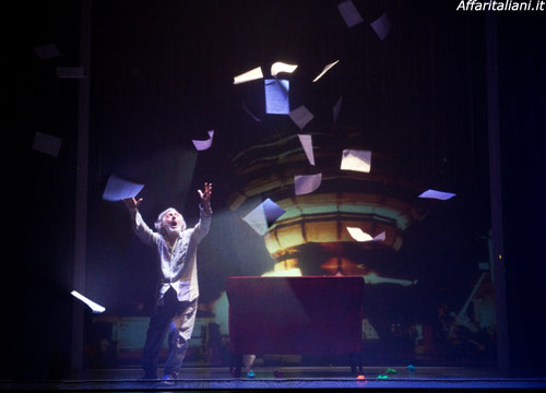 Leo Gullotta a teatro con “Prima del silenzio” Leo Gullotta a teatro con “Prima del silenzio”