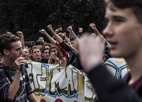 Le scuole “perdono la testa”. L’ira dei presidi contro i tagli Le scuole “perdono la testa”. L’ira dei presidi contro i tagli