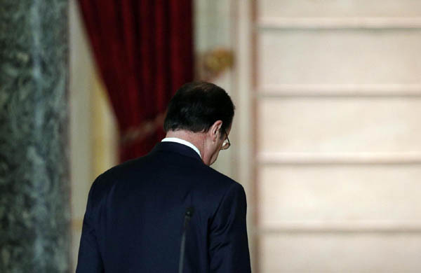 Hollande-Valery, è divorzio. “Ha deciso lui. Ma lei non firma” Hollande-Valery, è divorzio. “Ha deciso lui. Ma lei non firma”
