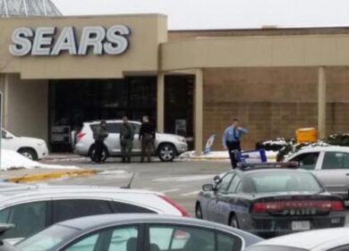 Usa/ Spari in uno shopping center: morti