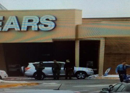 Usa/ Spari in uno shopping center: morti