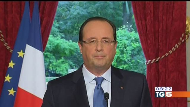 Hollande-Valery, è divorzio. “Ha deciso lui. Ma lei non firma” Hollande-Valery, è divorzio. “Ha deciso lui. Ma lei non firma”