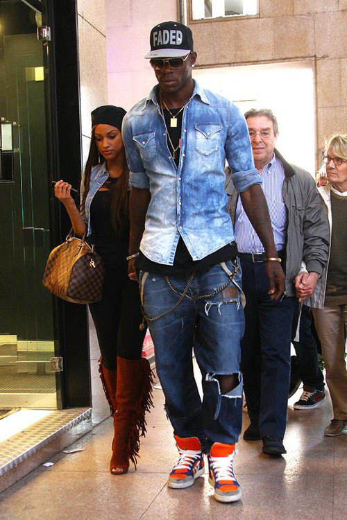 Giallo sulla rissa tra Balotelli e Facchinetti: “Mario scambiato per il fratello” Giallo sulla rissa tra Balotelli e Facchinetti: “Mario scambiato per il fratello”