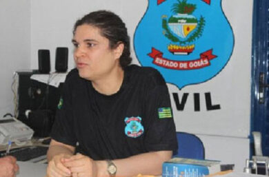 Poliziotto chiede congedo, quando torna è donna