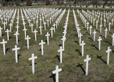 Veglia 20 anni la tomba della moglie, ora è morto