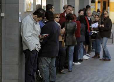 I nuovi mestieri anticrisi: “Faccio la fila al tuo posto”
