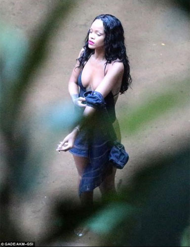 Shakira e Rihanna, video hot in coppia… Shakira e Rihanna, video hot in coppia…