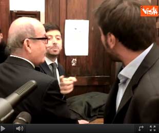 Video / Lite Di Battista M5S Speranza PD arrivano alle mani in sala stampa