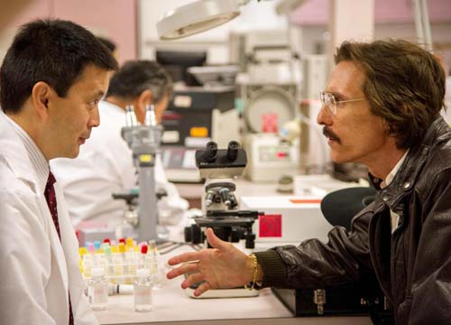 McConaughey e Leto trasformisti. Sieropositivi uniti contro la sanità Usa McConaughey e Leto trasformisti. Sieropositivi uniti contro la sanità Usa