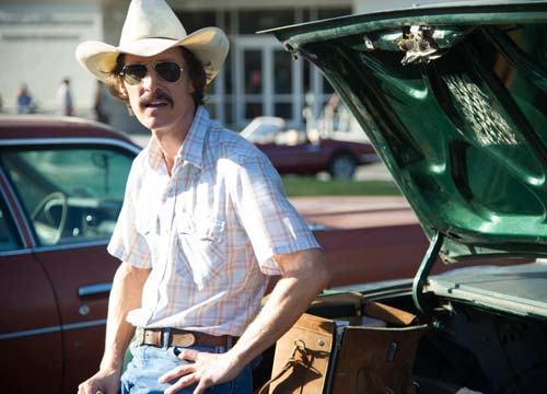 McConaughey e Leto trasformisti. Sieropositivi uniti contro la sanità Usa McConaughey e Leto trasformisti. Sieropositivi uniti contro la sanità Usa