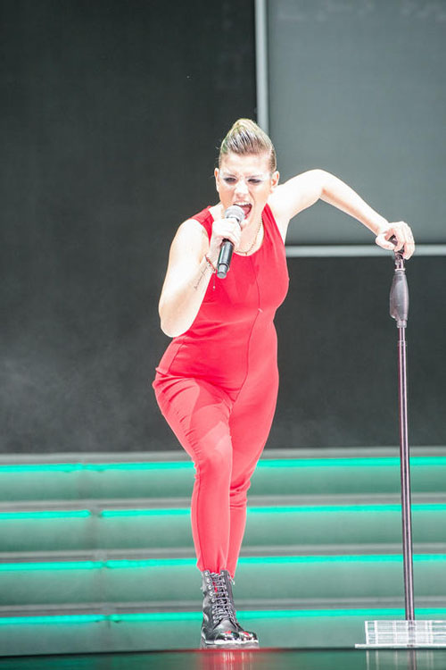 Emma Marrone, il tatuaggio dall’inguine al seno fa impazzire i fans