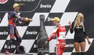 Donne e motori? Meglio di no. Le hostess sexy fanno vendere di meno