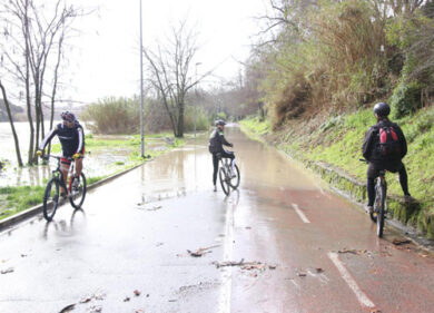 Arriva la piena del Tevere: ore di paura. Già sott’acqua alcuni centri sportivi