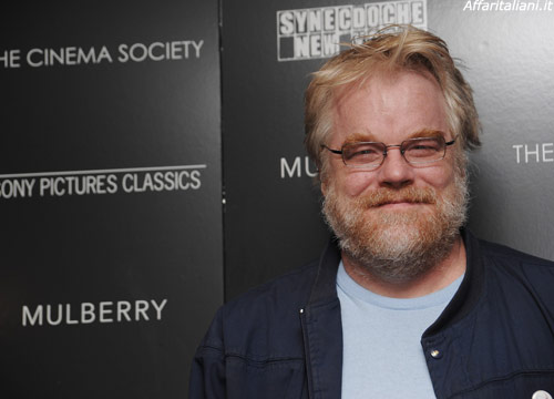E’ morto Philip Seymour Hoffman: trovato con la siringa nel braccio E’ morto Philip Seymour Hoffman: trovato con la siringa nel braccio