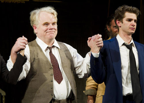 E’ morto Philip Seymour Hoffman: trovato con la siringa nel braccio E’ morto Philip Seymour Hoffman: trovato con la siringa nel braccio