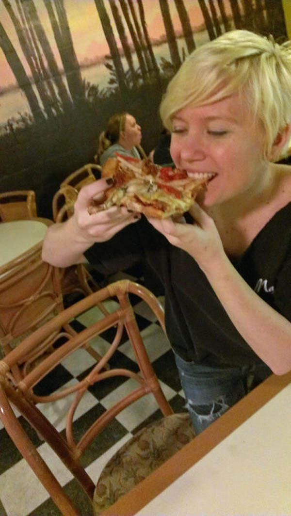 In Florida si mangia la pizza al serpente