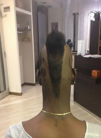 Sorpresa, Balotelli alza di nuovo la cresta. Guarda tutte le foto Sorpresa, Balotelli alza di nuovo la cresta. Guarda tutte le foto