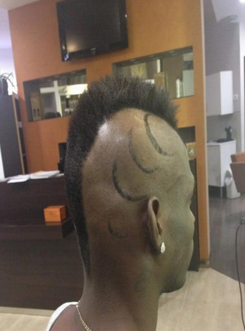 Sorpresa, Balotelli alza di nuovo la cresta. Guarda tutte le foto Sorpresa, Balotelli alza di nuovo la cresta. Guarda tutte le foto