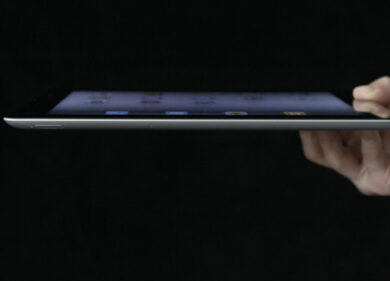 Solare, magnetica, flessibile: l’iWatch punta su nuove batterie
