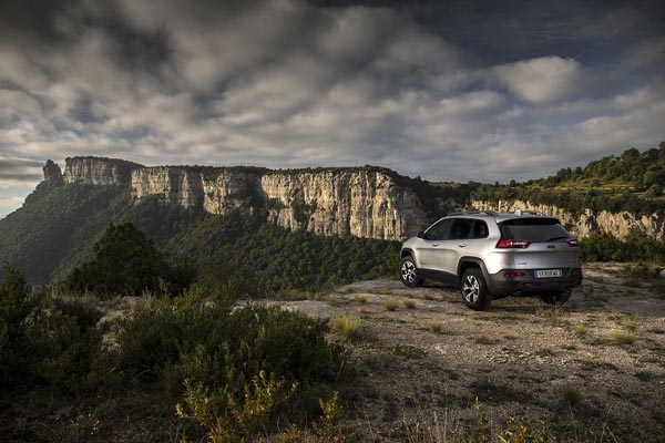 Debutta a Ginevra la Nuova Jeep® Cherokee Debutta a Ginevra la Nuova Jeep® Cherokee