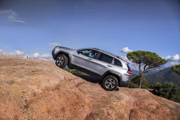 Debutta a Ginevra la Nuova Jeep® Cherokee Debutta a Ginevra la Nuova Jeep® Cherokee