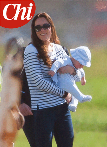 Kate Middleton in vacanza col figlio su volo di linea: polemiche Kate Middleton in vacanza col figlio su volo di linea: polemiche