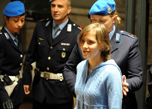 “Frasi inopportune”, bufera sul giudice del processo Meredith “Frasi inopportune”, bufera sul giudice del processo Meredith
