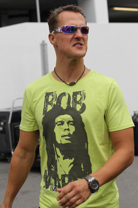 Michael Schumacher sfigurato come Niki Lauda. Rivista nella bufera Michael Schumacher sfigurato come Niki Lauda. Rivista nella bufera