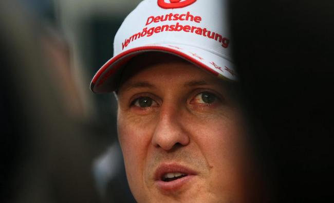 Michael Schumacher sfigurato come Niki Lauda. Rivista nella bufera Michael Schumacher sfigurato come Niki Lauda. Rivista nella bufera
