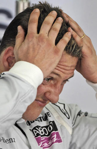 Michael Schumacher sfigurato come Niki Lauda. Rivista nella bufera Michael Schumacher sfigurato come Niki Lauda. Rivista nella bufera