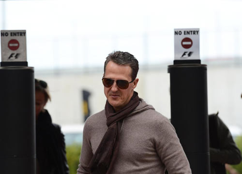 Michael Schumacher sfigurato come Niki Lauda. Rivista nella bufera Michael Schumacher sfigurato come Niki Lauda. Rivista nella bufera