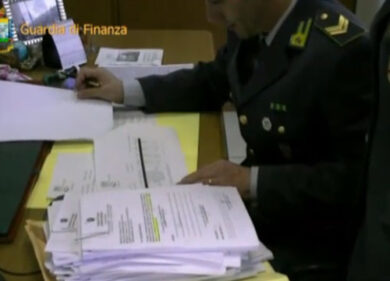 VIDEO: frodi, falsi invalidi, finti poveri: nel 2013 sprecati 5 miliardi