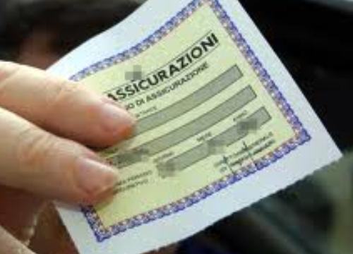 Assicurazione auto, costerà meno. Come risparmiare più di 200 euro Assicurazione auto, costerà meno. Come risparmiare più di 200 euro