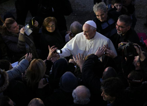 Va all’asta l’Harley firmata “Francesco”. Il Papa la dona ai senzatetto Va all’asta l’Harley firmata “Francesco”. Il Papa la dona ai senzatetto