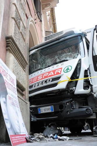 Incidenti stradali? Colpa del cellulare. “E’ fatale nel 40% dei casi” Incidenti stradali? Colpa del cellulare. “E’ fatale nel 40% dei casi”