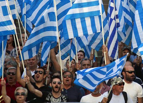 Il piano di Alba dorata: cambiare nome per sfuggire alla legge