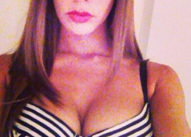 Selfie esplosivo per Melita: Diavolita super sexy sui social