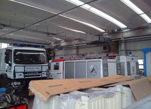 Roma affonda, aiuti nei depositi. Bufera sulla Protezione Civile Roma affonda, aiuti nei depositi. Bufera sulla Protezione Civile