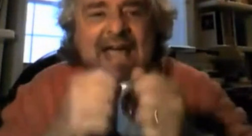 Tav, Beppe Grillo con le manette: “nove mesi passano presto” Tav, Beppe Grillo con le manette: “nove mesi passano presto”