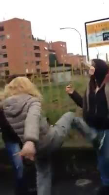 Parla la ragazzina picchiata a Bollate: “Minacciano di uccidermi” Parla la ragazzina picchiata a Bollate: “Minacciano di uccidermi”