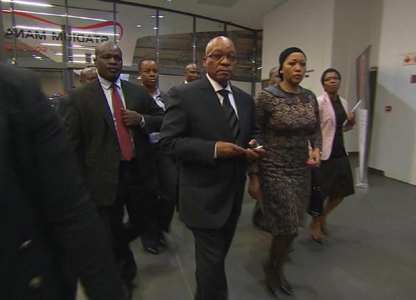 Mandela, due presunte figlie illegittime chiedono il riconoscimento Mandela, due presunte figlie illegittime chiedono il riconoscimento